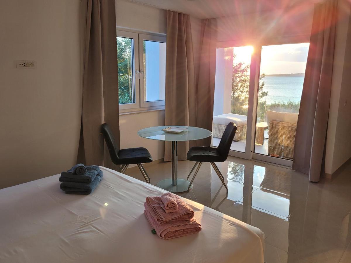 Aparthotel Dalmacija Привлака Екстериор снимка
