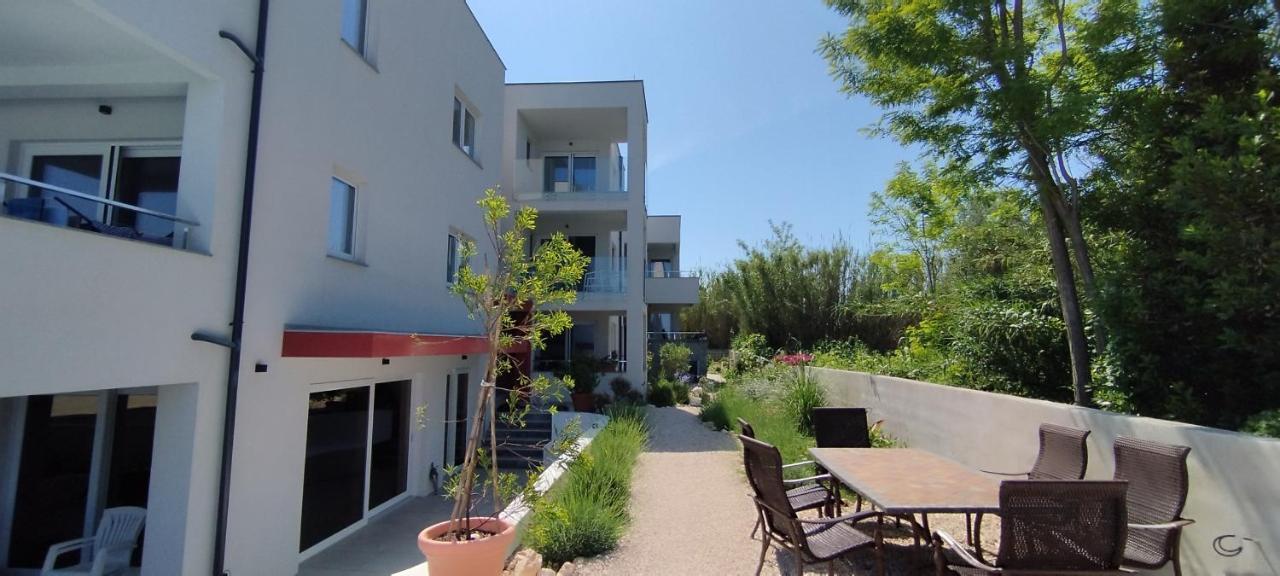 Aparthotel Dalmacija Привлака Екстериор снимка